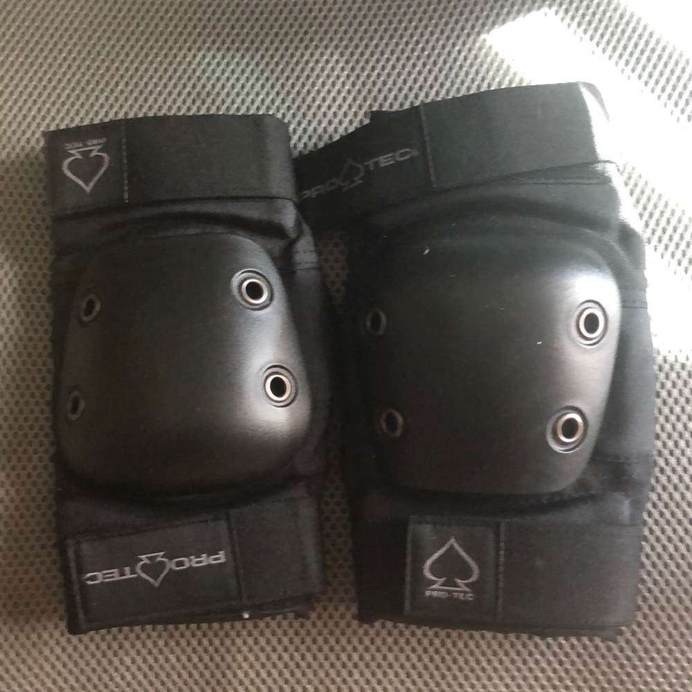 Pro tec elbow pads